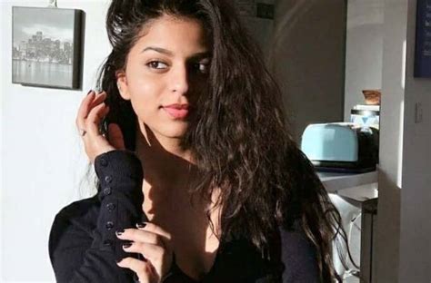 350 Suhana Khan A latest mirror selfie of superstar Shah Rukh Khans daughter Suhana Khan, with her ATM card showing, has grabbed the attention of social media users. . Suhana khan movie list
